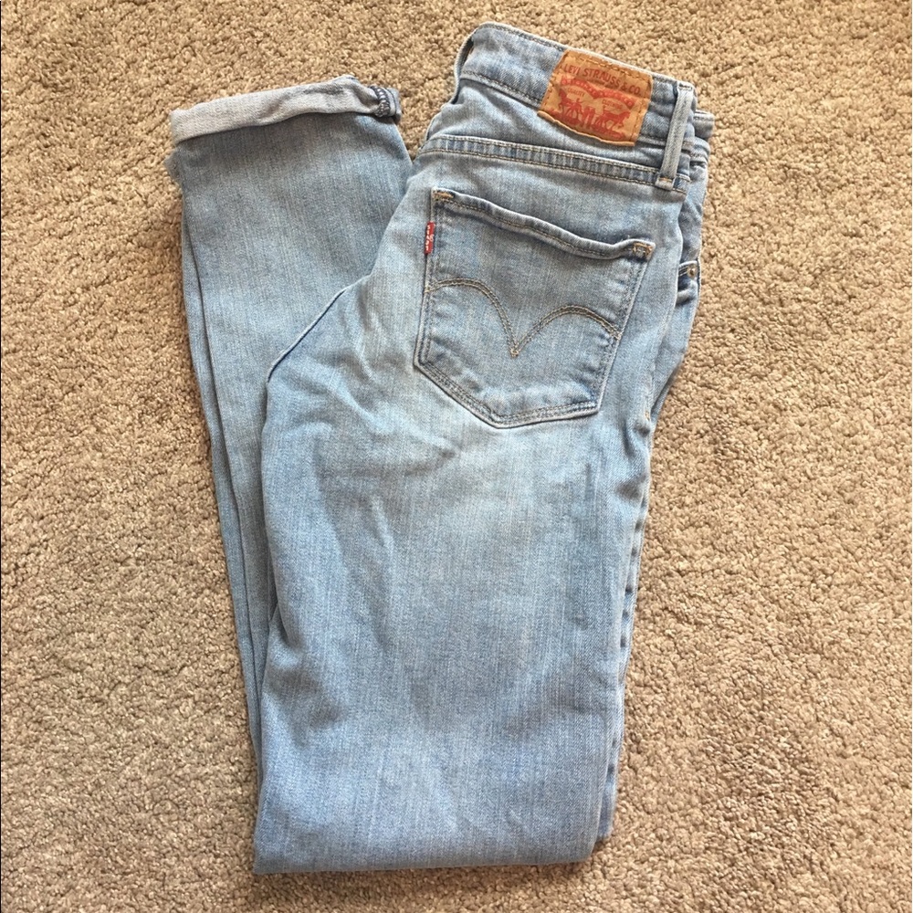 LEVI MIDRISE SKINNY JEANS!!